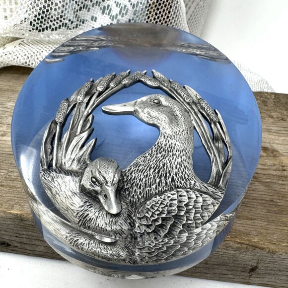 Vintage 3D Lucite Sculpture Duck Family Oval Paperweight Collectible Table Decor - Picture 8 of 10